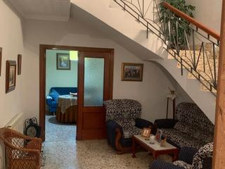 Casa en Calle castellanos 81. Casa con 2 viviendas