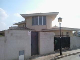 Casa en Calle enebro 7c. Bonita casa independiente