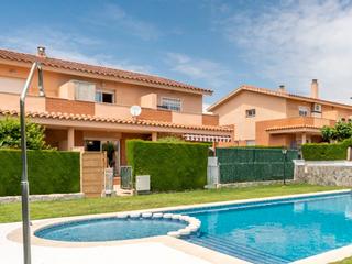 Location Maison jumelée à Carrer dels geranis 21. Preciosa casa con piscina,  en miami platja,  urbanización muy f