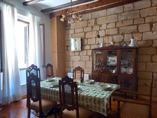 Location Appartement à Calle iglesia 4. Piso amueblado en preciosa casa de piedra