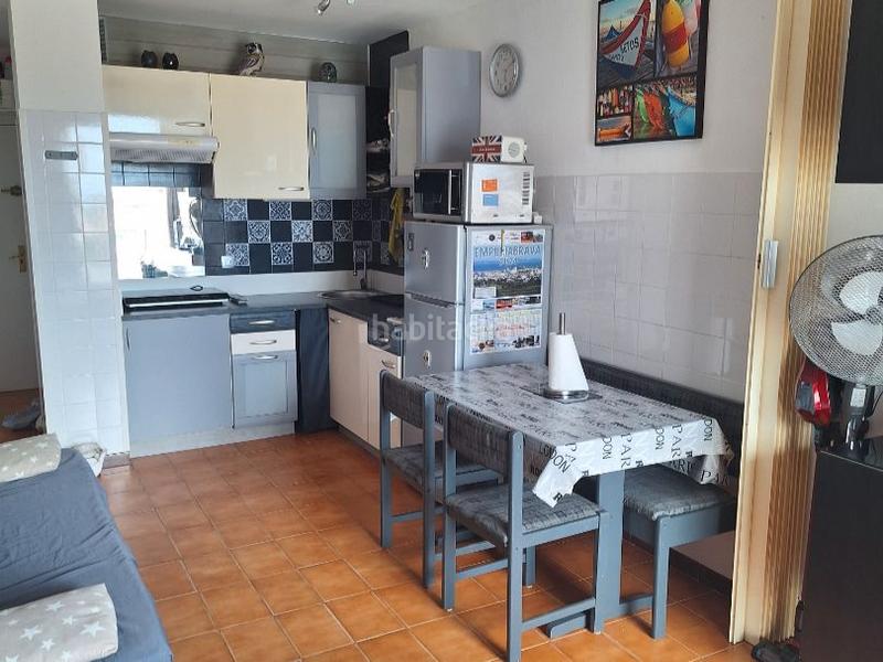 Foto 995f9085-b6ae-4711-aad0-6253e0bb8763. Apartamento en carrer muga-delta 10 1 er ligne de mer avec place de parking privé secteur muga en Empuriabrava