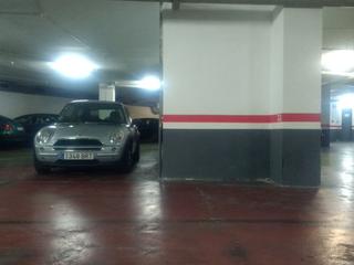 Lloguer Aparcament cotxe a Carrer del clot 224. Amplio parking en alquiler
