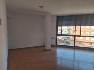 Duplex à Avinguda de lleida 122. Queremos ir a vivir a otro lugares y empezar una nueva vida