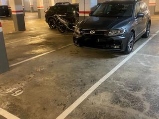 Parking coche en Calle sant isidre  10. Vendo garaje