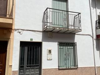 Casa a Calle principe de asturias 15. Encantadora casa de dos plantas, con amplios espacios y luminosa