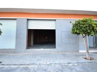Local Comercial a Carrer metge manuel llombart 36. Local enfrente del parque, al lado del instituto