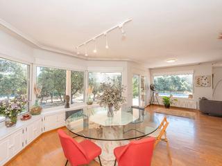 Casa en Avenida sierra 1. Amplia vivienda de 560 m² en parcela de 5.100 m² – urbanización