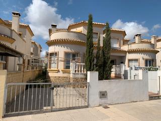 Maison à Calle algarrobo 69. Villa chalet independiente urb la herrada de los montesinos