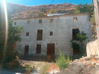 Maison à Barrio cruces 15. Casa en ruinas con cueva