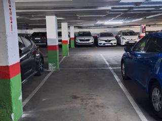 Parking coche en Maria teresa saénz de heredia 44. Plaza garaje cómoda para aparcar.