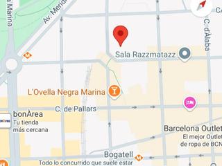 Aparcament cotxe a Almogàvers   107. Plaza al lado de la entrada y salida del parking.