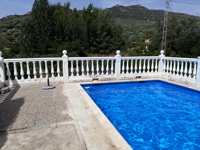 Foto e7e43b23-bb0d-448e-b557-f2bdbb289a19. House in avda de jaen 47 in Valdepeñas de Jaén