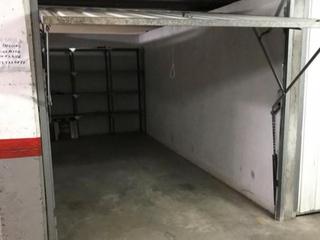 Aparcament cotxe a Pere gerones 7. Magnifico parking cerrado para coche+moto+trastero+bicis