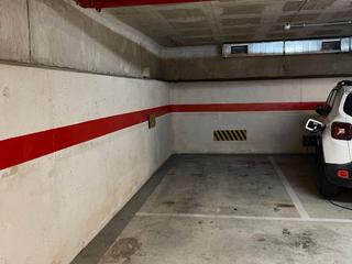 Location Parking voiture à Carrer de bolivia 37. Plaza para coche grande o dos motos