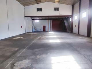 Rent Industrial building in D'anselm clavé 17. Nave en alquiler con vigilancia privada , en perfectas condicion