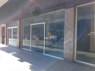 Local Comercial a Avinguda de ventura gassol 9. Local en venta en hospitalet centro