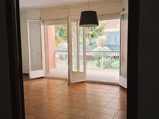 Ground floor in Carrer de narcís monturiol 13. Bonito piso bajo, con terraza exterior. piso a  reformar.