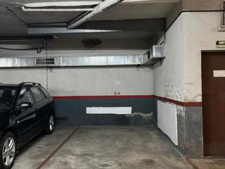 Aparcament cotxe a Doctor creixell 6. Plaza de aparcamiento en el casco antiguo