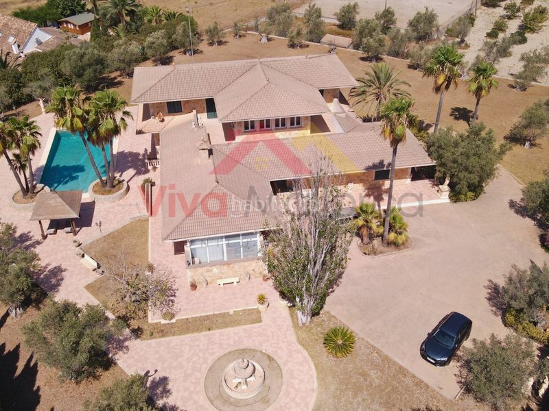 Foto a1886267-914c-42f0-a44f-18922c05202d. Casa en ma3030 10 descubre la elegante villa de lujo y vive en el máximo nivel de confort en Marratxí