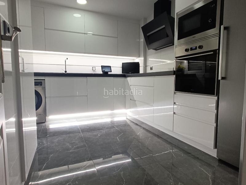 Foto 263ff28f-aee0-461e-aae7-ad71b6218bef. Casa adossada a avda 14 de abril 1 a Casines Puerto Real