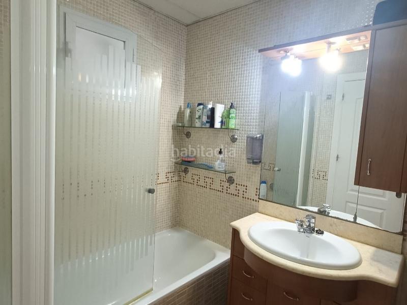 Foto 58b18b1a-6299-49c0-a996-7f69edf4de38. Casa adossada a avda 14 de abril 1 a Casines Puerto Real