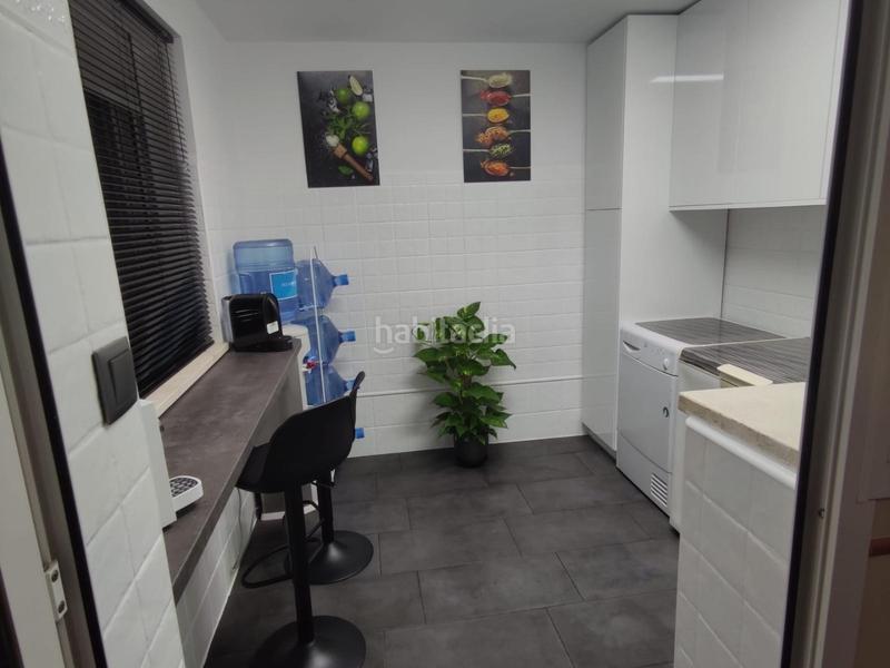 Foto f30e0e7a-85c7-49a9-a56f-ba6570af1ab1. Casa adossada a avda 14 de abril 1 a Casines Puerto Real