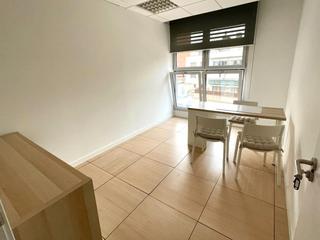 Lloguer Oficina a C/migdia 37. Despatx lluminós al centre de girona