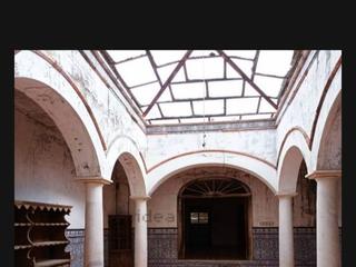 Maison à Calle grande 35. Casa de pueblo con patio andaluz, columnas mármol blanco, rejas