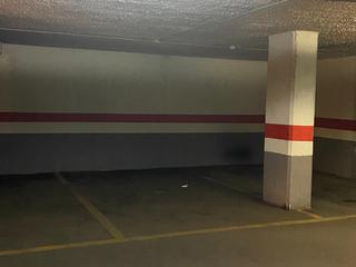 Location Parking voiture à Av barcelona 92 21. 2 amplias plazas de garajes