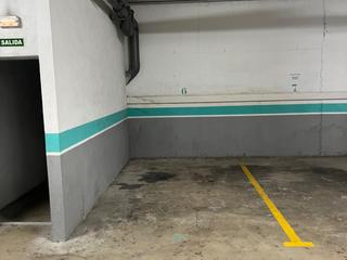 Car parking in Escultor figueras  30. Buena plaza
