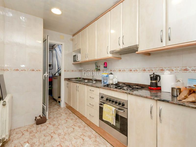 Foto 1f16e6a5-8fb0-4d2f-867f-23c3ef86df92. Piso en felip ii 16 oportunidad amplio piso en venta en Badalona