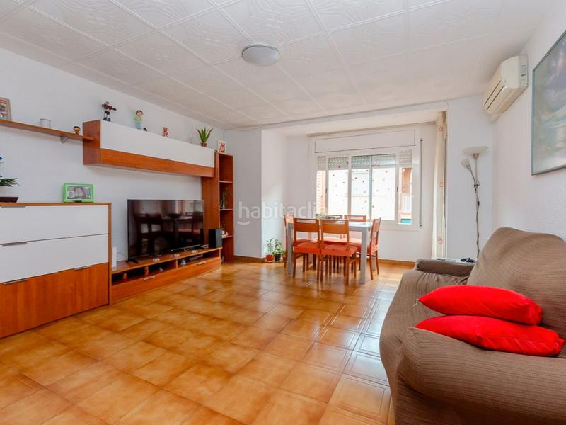 Foto a19cd37c-8922-4515-8b54-939544c7dd8b. Piso en felip ii 16 oportunidad amplio piso en venta en Badalona