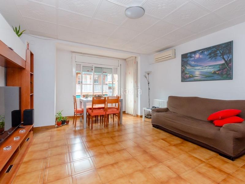 Foto cd68b881-cb24-462b-8140-811056ab3d3f. Piso en felip ii 16 oportunidad amplio piso en venta en Badalona