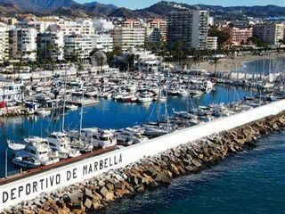 Transfer Business premise in Puerto deportivo 21. Local en traspaso en zn puerto deportivo de marbella