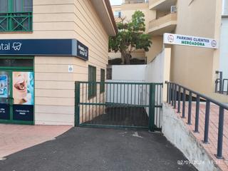 Aparcament cotxe a Lia tavio 13. Plaza de garaje al lado de mercadona