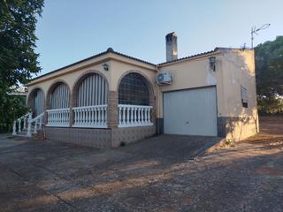 Masía en venta en santaella. se vende chalet con p