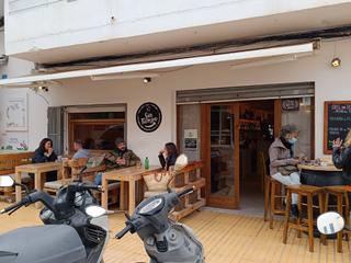 Traspàs Local Comercial a Carrer des pla del rei 77. Bar cafetería en el centro de formentera