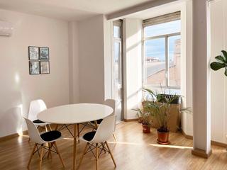 Rent Office space in C/ mexic 17. Mesa/escritorio en oficina compartida. posibilidad de alquilar d