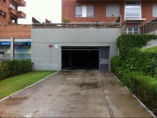 Miete Autoparkplatz in Eix 11 de setembre  32. Parking lloguer avda 11 setembre