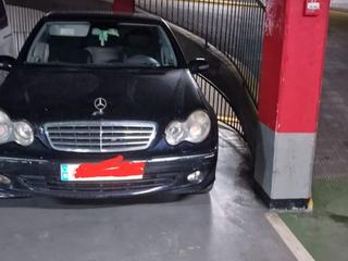 Autoparkplatz in Guinea 3. Plaza de garaje para coche grande+moto