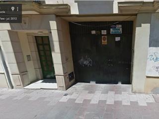 Aparcament cotxe a Calle jaen 32. Plaza garaje fácil acceso coche mediano-grande