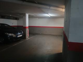 Miete Autoparkplatz in Carrer de la independència 83. Parking coche + moto