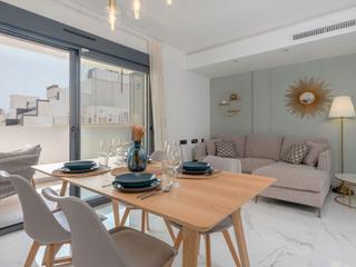 Piso en Rambla juan mateo garcía 25. La oferta presenta un piso de 3 dormitorios y 2 baños, en un edi