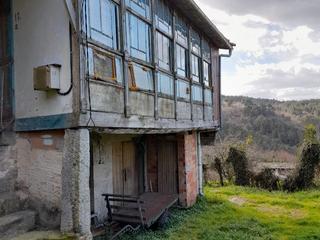 Masia a San pedro de leirado 5. Casa de pueblo ,en un entorno muy bonito y tranquilo.