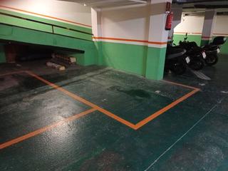Lloguer Aparcament cotxe a Martinez de la rosa 43. Se alquila plaza para coche pequeño, idealmente mini, smart, nis