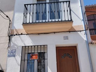 Chalet à Calle de la iglesia 18. Chalet pareado en venta en belen, trujillo