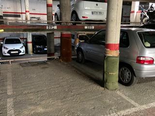 Aparcament cotxe a Albareda 32. Plaza coche mediano bueb precio