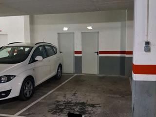 Location Parking voiture à Carrer guitard 39 1r. Parking + trastero + piscina