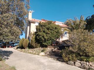 Chalet en Avenida del escorial  50. Independiente con vistas a zona protegida