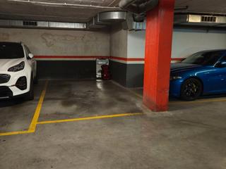 Aparcament cotxe a Antonio machado  12. Plaza de parking grande